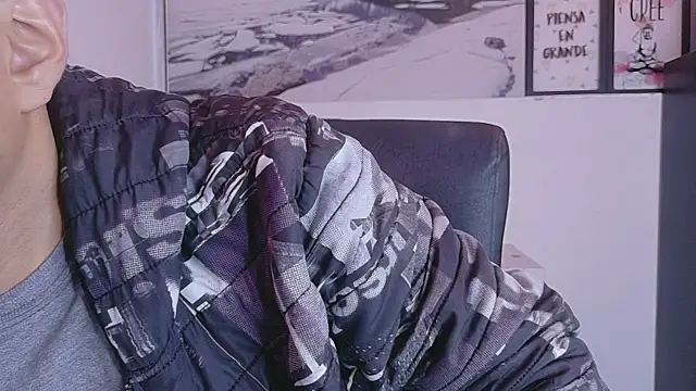 BruceSmiit online show from April 21, 2026, 3:39 pm