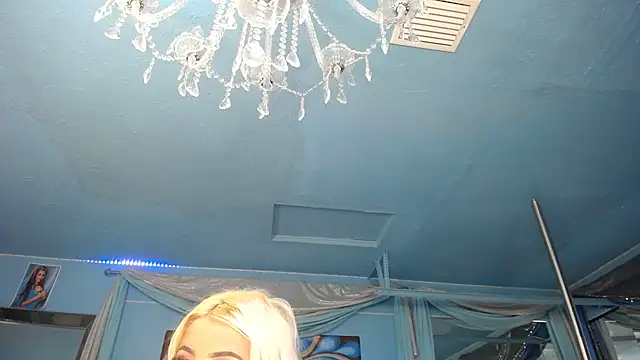 ADRIANNA FOX online show from January 18, 2026, 7:45 am