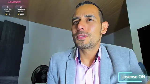 jhonyalzate2 online show from November 1, 2025, 12:34 am