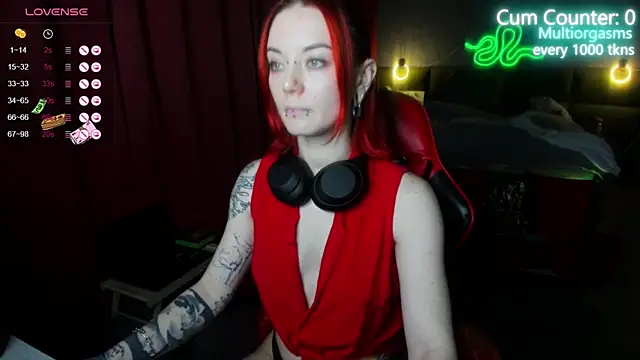 Snapshot of MaxPhoenixx chatting on December 2, 2024, 1:57 pm MaxPhoenixx online show from December 2, 2024, 1:57 pm