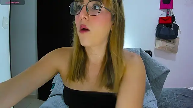 andrea hills online show from July 3, 2026, 10:27 pm