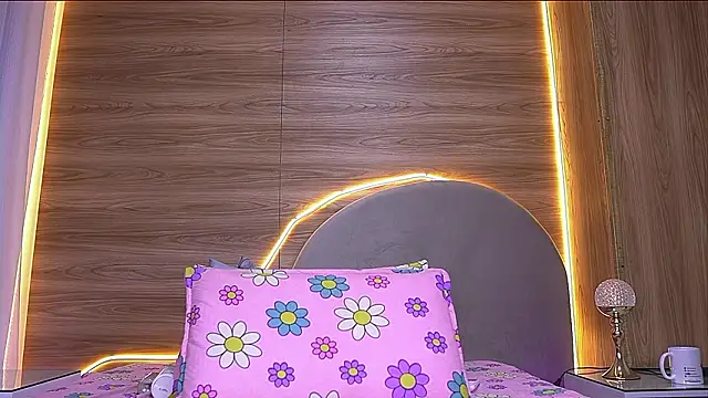 alexaa walker online show from March 12, 2026, 12:00 pm