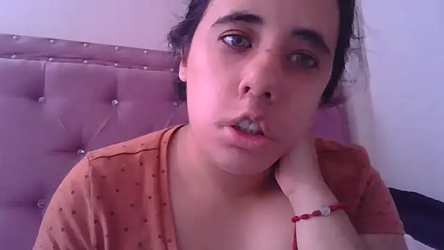 Snapshot of annarose19 chatting on November 5, 2025, 5:35 pm annarose19 online show from November 5, 2025, 5:35 pm