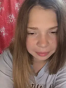 Snapshot of Zuli_Kiska chatting on July 6, 2026, 5:37 am Zuli Kiska online show from July 6, 2026, 5:37 am