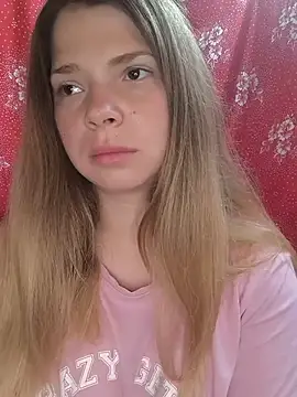 Snapshot of Zuli_Kiska chatting on July 8, 2026, 5:34 am Zuli Kiska online show from July 8, 2026, 5:34 am