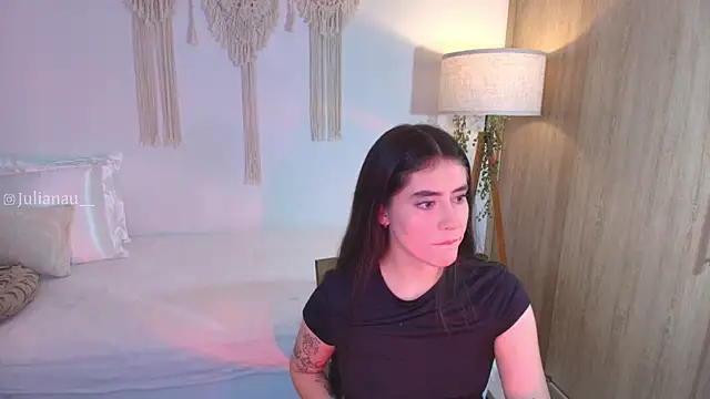 iriswest  online show from November 19, 2025, 12:10 am