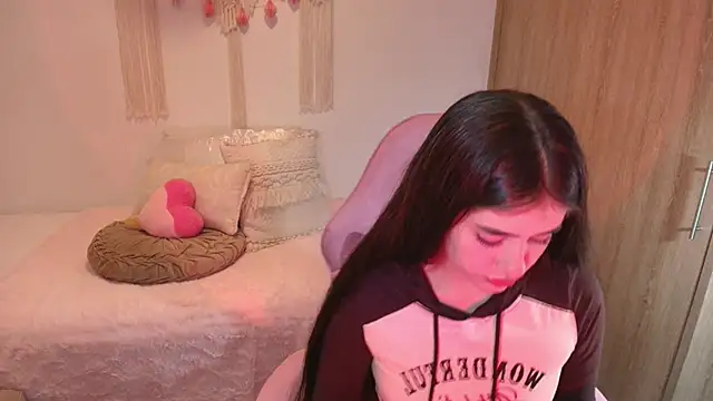 iriswest  online show from February 16, 2026, 12:29 am