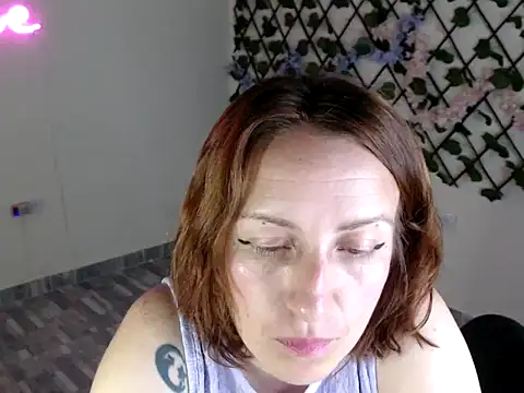 kittykalor09 online show from April 18, 2026, 10:10 pm