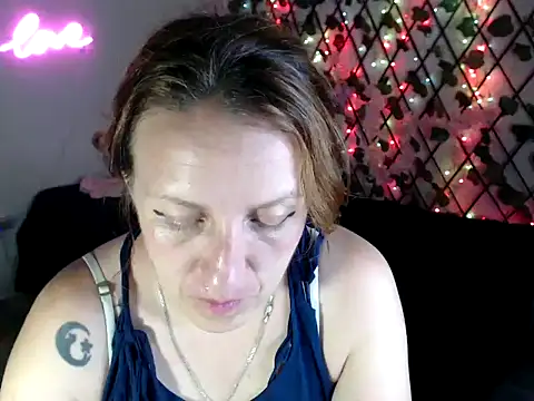 kittykalor09 online show from May 21, 2026, 2:51 am