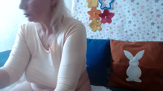 QueenLana online show from March 27, 2026, 8:26 am