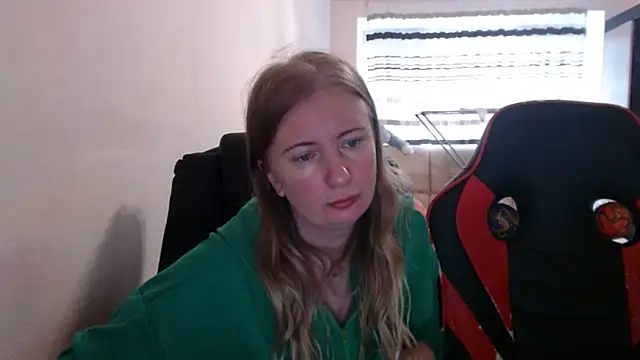 PeterAndJen online show from October 17, 2025, 7:33 am