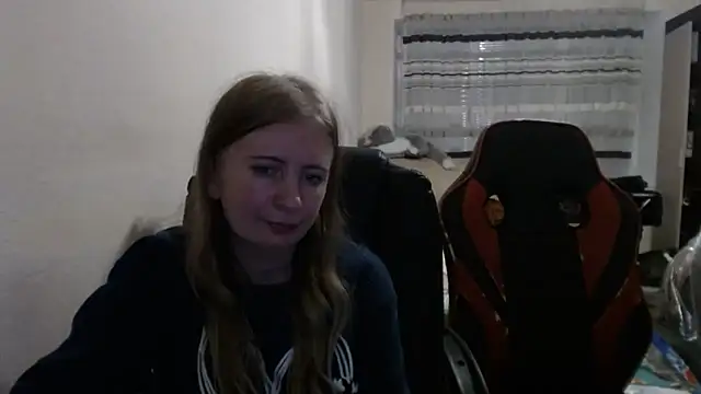 PeterAndJen online show from October 29, 2025, 7:48 pm