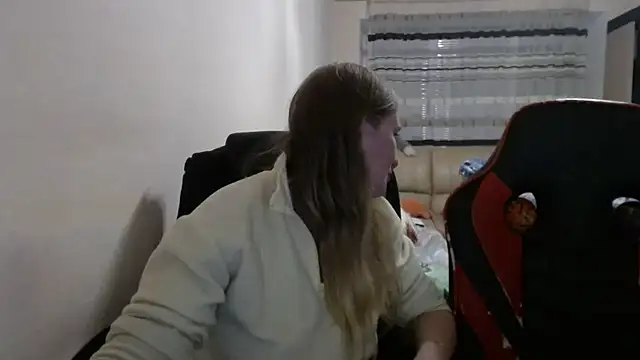 PeterAndJen online show from November 6, 2025, 7:26 pm