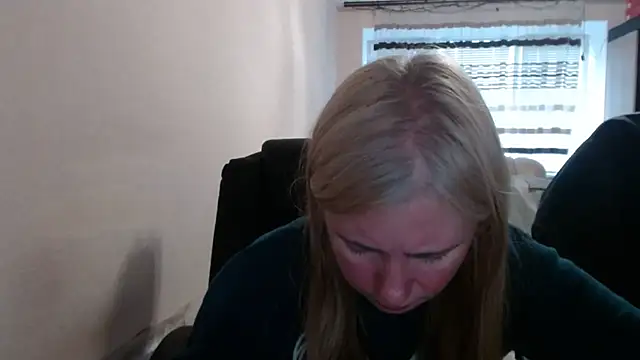 Snapshot of PeterAndJen chatting on April 30, 2026, 5:52 pm PeterAndJen online show from April 30, 2026, 5:52 pm