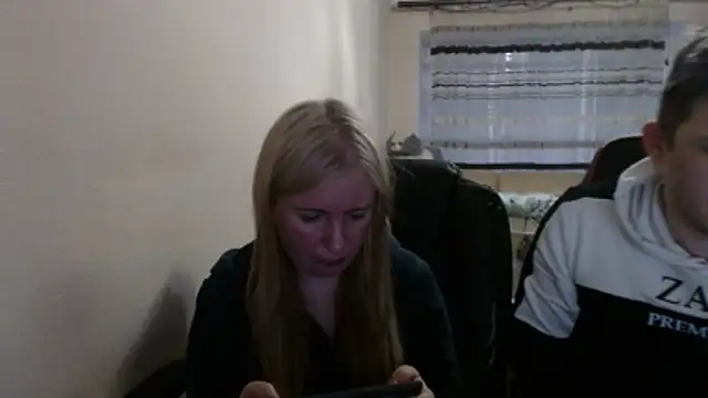 Snapshot of PeterAndJen chatting on May 4, 2026, 6:04 pm PeterAndJen online show from May 4, 2026, 6:04 pm