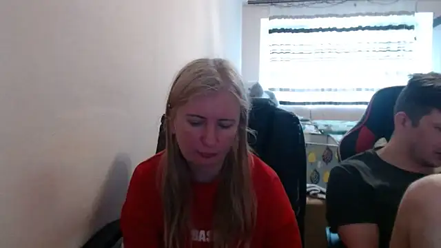 Snapshot of PeterAndJen chatting on May 6, 2026, 7:35 am PeterAndJen online show from May 6, 2026, 7:35 am