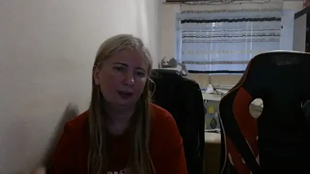 Snapshot of PeterAndJen chatting on May 9, 2026, 5:29 pm PeterAndJen online show from May 9, 2026, 5:29 pm