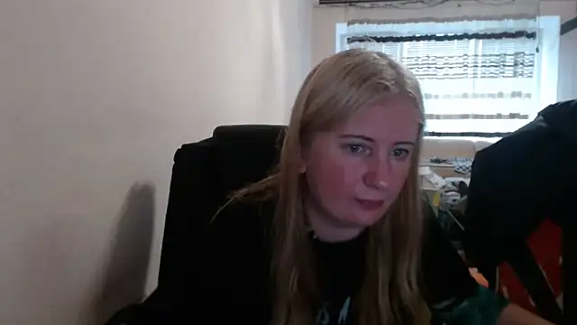 Snapshot of PeterAndJen chatting on May 12, 2026, 4:15 pm PeterAndJen online show from May 12, 2026, 4:15 pm