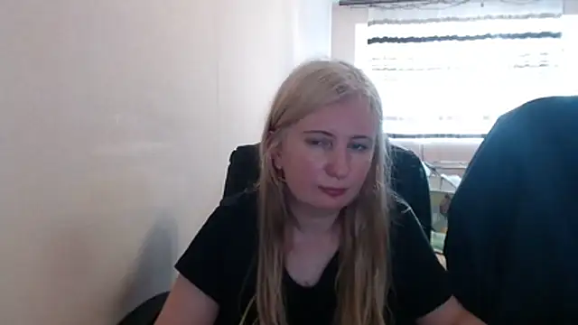 Snapshot of PeterAndJen chatting on May 18, 2026, 4:24 pm PeterAndJen online show from May 18, 2026, 4:24 pm
