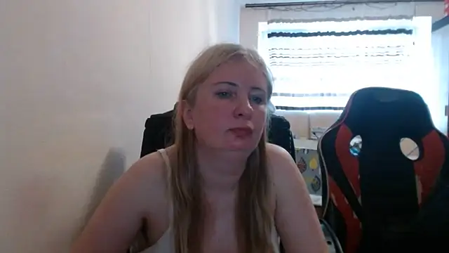 Snapshot of PeterAndJen chatting on May 23, 2026, 6:01 pm PeterAndJen online show from May 23, 2026, 6:01 pm