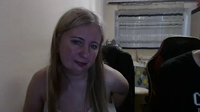 Snapshot of PeterAndJen chatting on May 24, 2026, 6:13 pm PeterAndJen online show from May 24, 2026, 6:13 pm