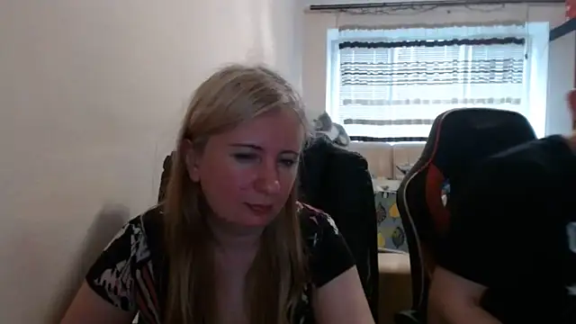 Snapshot of PeterAndJen chatting on May 27, 2026, 4:26 pm PeterAndJen online show from May 27, 2026, 4:26 pm