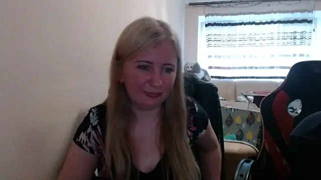 Snapshot of PeterAndJen chatting on May 30, 2026, 5:43 pm PeterAndJen online show from May 30, 2026, 5:43 pm