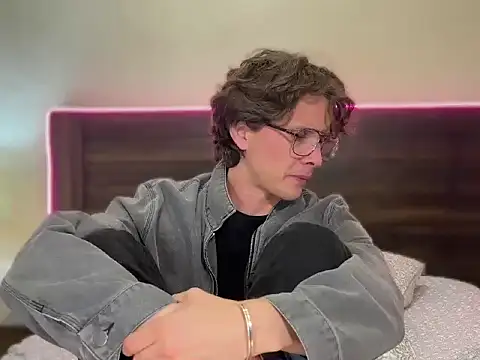 Snapshot of mcklister_kinky_feets chatting on March 15, 2026, 8:42 am mcklister kinky feets online show from March 15, 2026, 8:42 am