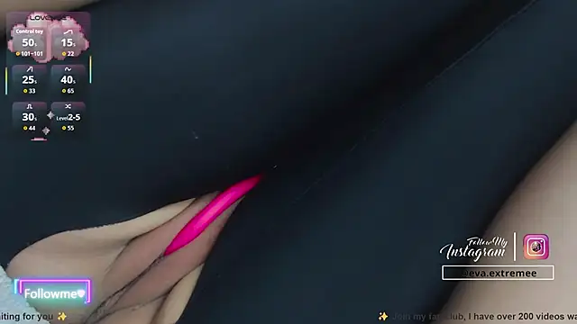 eva cuper online show from November 17, 2025, 12:11 pm