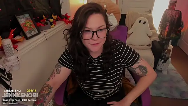 JennKenobi online show from October 7, 2025, 4:26 pm