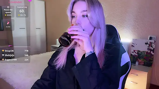 ariashaa online show from November 1, 2025, 3:03 pm