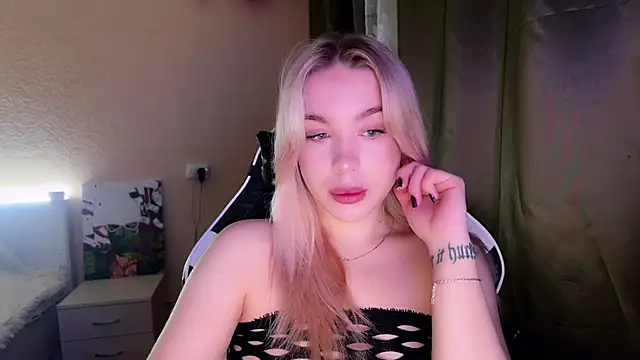 ariashaa online show from November 6, 2025, 2:18 pm