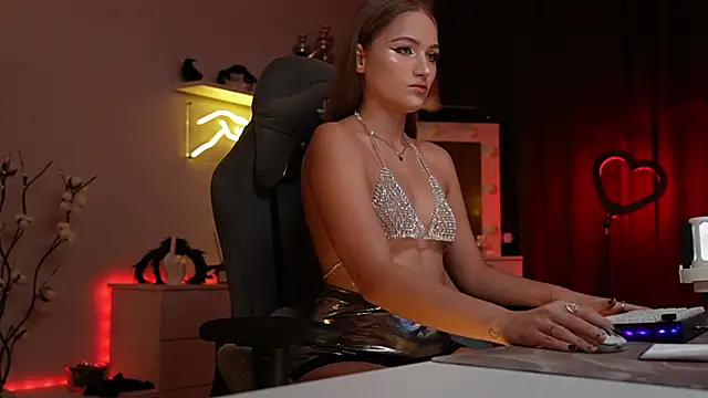 MrsTenderBeast online show from November 17, 2025, 2:34 pm