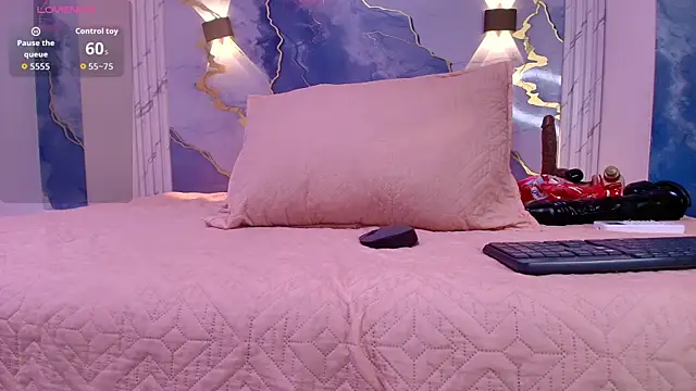 lorrayne  online show from October 20, 2025, 12:05 pm