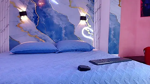 lorrayne  online show from October 22, 2025, 12:05 pm