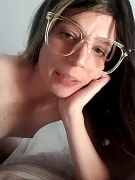 Snapshot of LouGabriel chatting on October 19, 2025, 2:40 pm LouGabriel online show from October 19, 2025, 2:40 pm