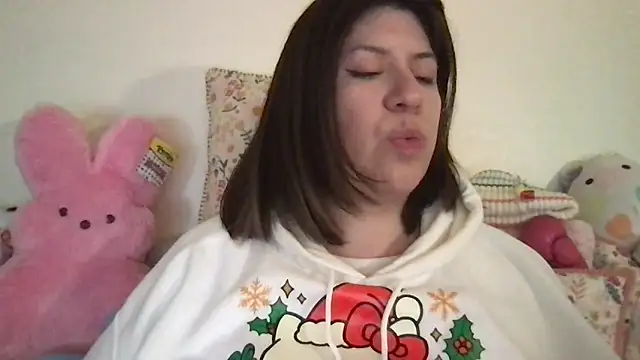 Snapshot of HYPHYtype chatting on November 18, 2025, 10:36 pm HYPHYtype online show from November 18, 2025, 10:36 pm