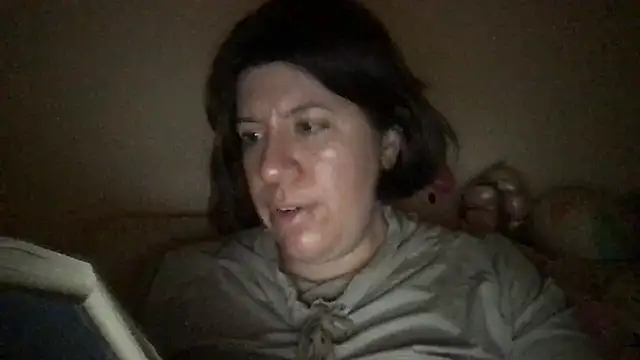 Snapshot of HYPHYtype chatting on February 14, 2026, 8:00 am HYPHYtype online show from February 14, 2026, 8:00 am