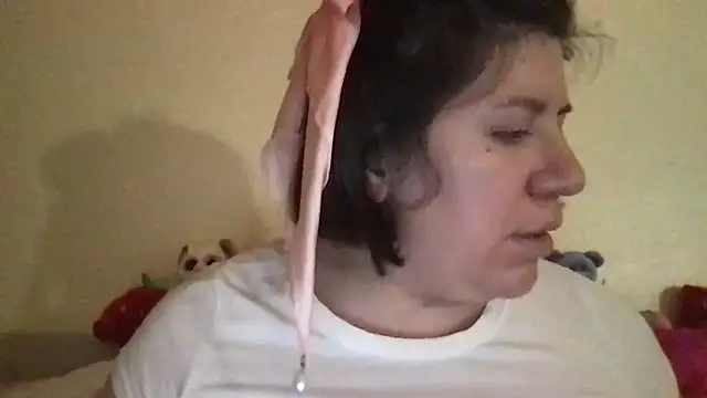 Snapshot of HYPHYtype chatting on February 26, 2026, 4:11 am HYPHYtype online show from February 26, 2026, 4:11 am