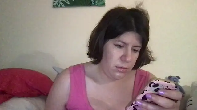 Snapshot of HYPHYtype chatting on February 26, 2026, 9:14 pm HYPHYtype online show from February 26, 2026, 9:14 pm