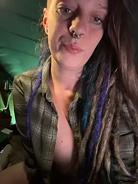 Snapshot of MenaDreadfull chatting on October 17, 2025, 6:32 pm MenaDreadfull online show from October 17, 2025, 6:32 pm