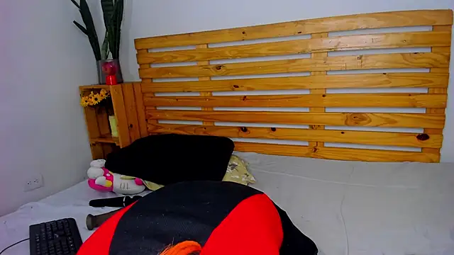 Snapshot of MaryJaneDove chatting on February 28, 2025, 10:30 am MaryJaneDove online show from February 28, 2025, 10:30 am