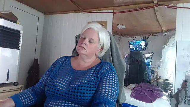 Snapshot of sexychazza16 chatting on October 6, 2025, 6:27 pm sexychazza16 online show from October 6, 2025, 6:27 pm