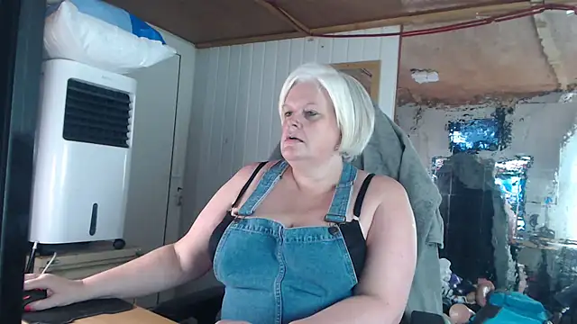 Snapshot of sexychazza16 chatting on October 23, 2025, 8:07 pm sexychazza16 online show from October 23, 2025, 8:07 pm