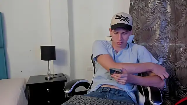 Snapshot of Tyler_Cold chatting on September 29, 2025, 6:46 pm Tyler Cold online show from September 29, 2025, 6:46 pm