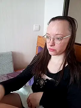 Snapshot of Aelita_bb chatting on March 6, 2026, 8:44 am Aelita bb online show from March 6, 2026, 8:44 am