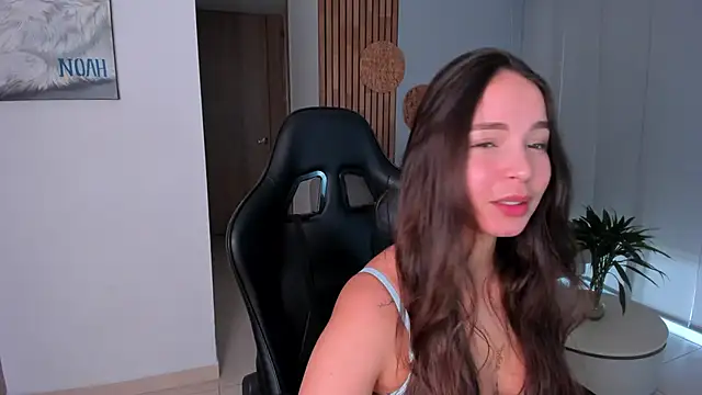 Snapshot of AnnieHallX chatting on May 17, 2026, 8:38 pm AnnieHallX online show from May 17, 2026, 8:38 pm