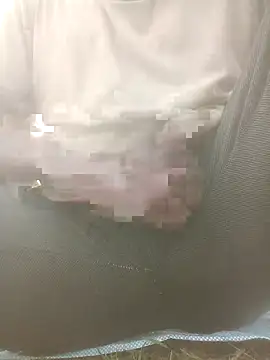 Snapshot of FinableKnee chatting on October 20, 2025, 2:56 am FinableKnee online show from October 20, 2025, 2:56 am