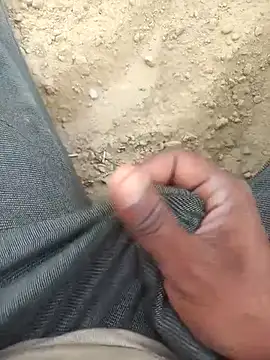 Snapshot of FinableKnee chatting on October 21, 2025, 4:13 am FinableKnee online show from October 21, 2025, 4:13 am