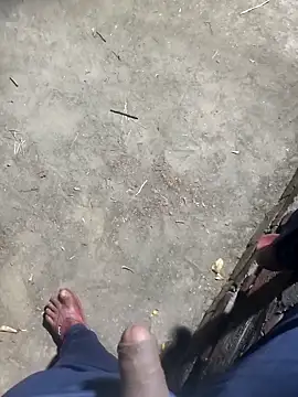 Snapshot of FinableKnee chatting on October 22, 2025, 1:22 pm FinableKnee online show from October 22, 2025, 1:22 pm